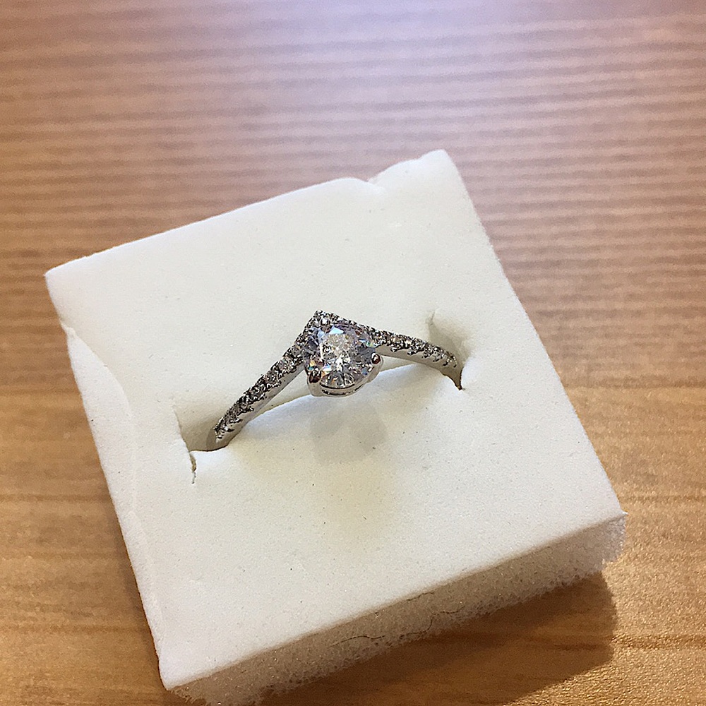 🌸🌸Silver Ring w/round stone.🌸🌸